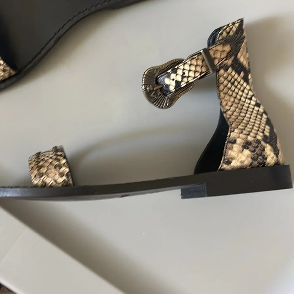 ZADIG & VOLTAIRE EVER WILD OPEN-TOE LEATHER SANDALS IN DESERT - Picture 5 of 8